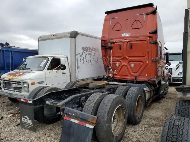 2019 Freightliner Cascadia 126