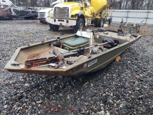 2005 Tracker Marine Lot