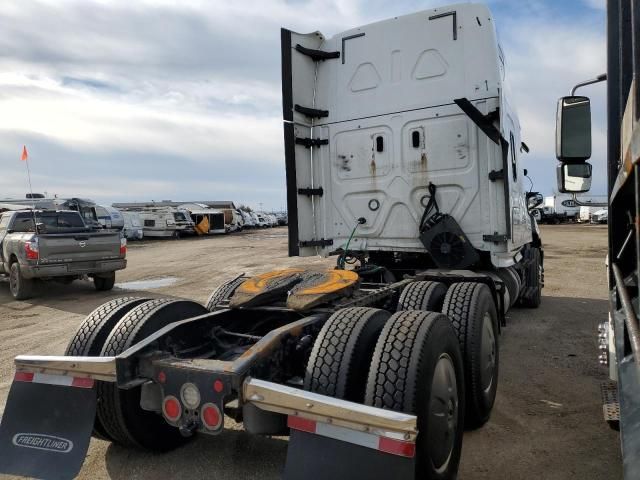 2020 Freightliner Cascadia 126