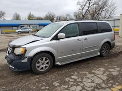 Salvage cars for sale from Copart Wichita, KS: 2011 Chrysler Town & Country Touring