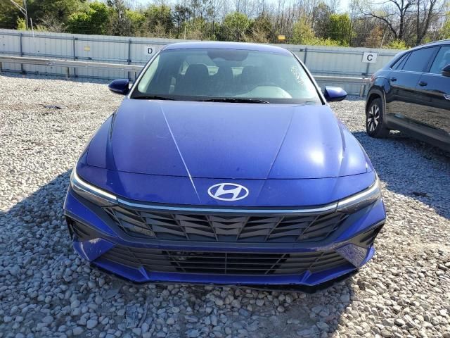 2024 Hyundai Elantra SE