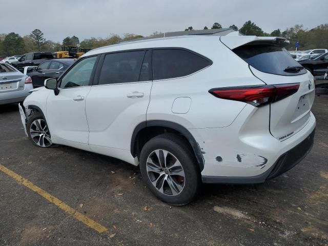 2022 Toyota Highlander Hybrid XLE