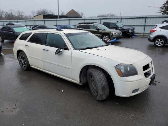 2005 Dodge Magnum SE