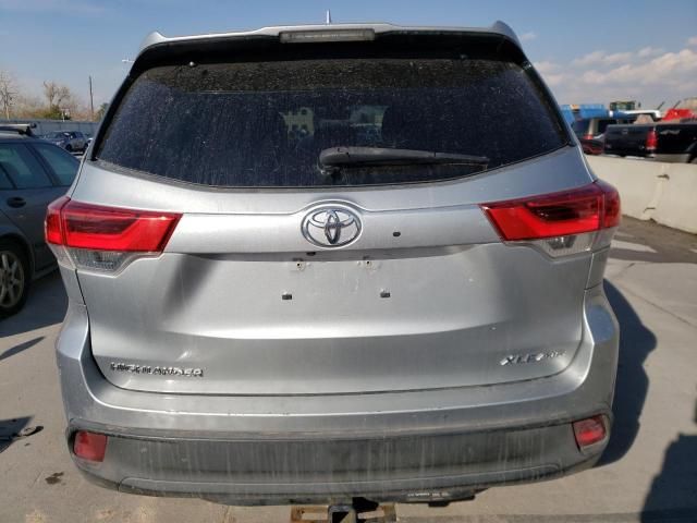 2017 Toyota Highlander SE