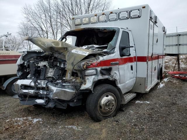 2021 Ford Econoline E450 Super Duty Cutaway Van