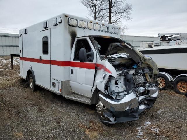 2021 Ford Econoline E450 Super Duty Cutaway Van