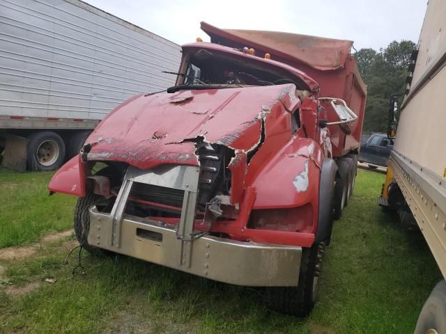 2005 Mack 700 CV700