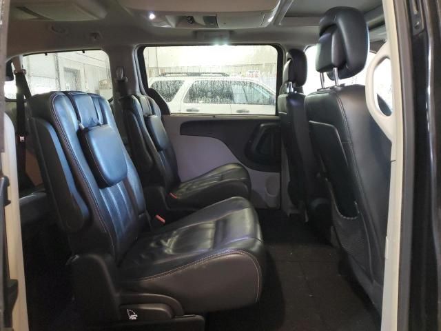 2012 Chrysler Town & Country Touring L