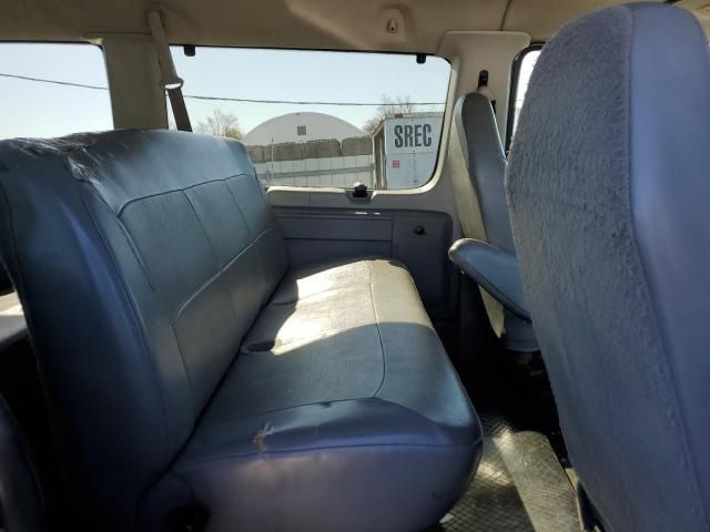 2004 Ford Econoline E350 Super Duty Wagon