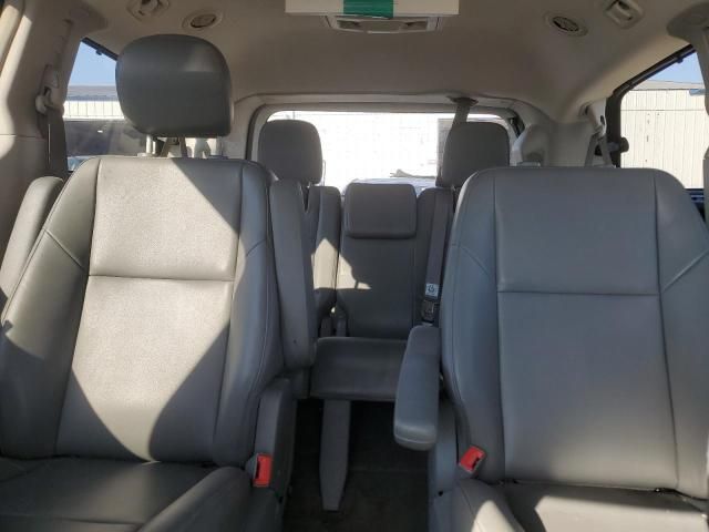 2013 Volkswagen Routan SE