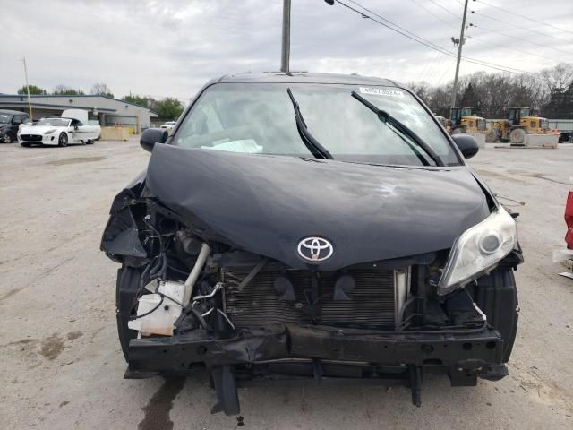 2016 Toyota Sienna LE