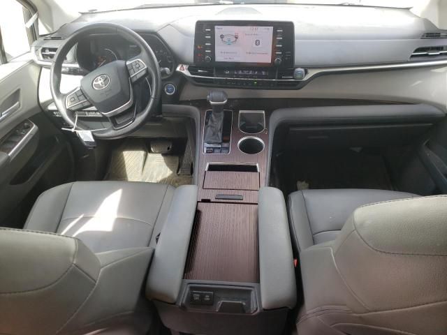 2021 Toyota Sienna XLE