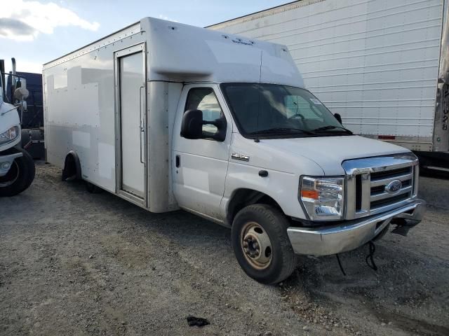 2022 Ford Econoline E350 Super Duty Cutaway Van