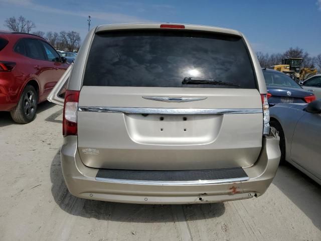 2013 Chrysler Town & Country Touring