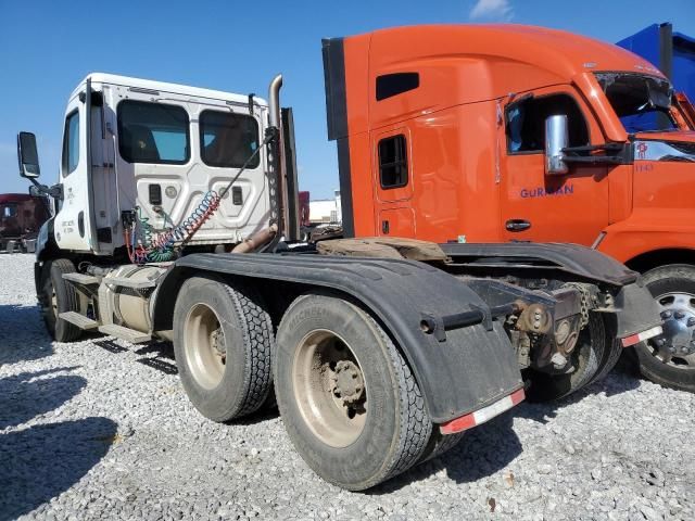 2016 Freightliner Cascadia 113