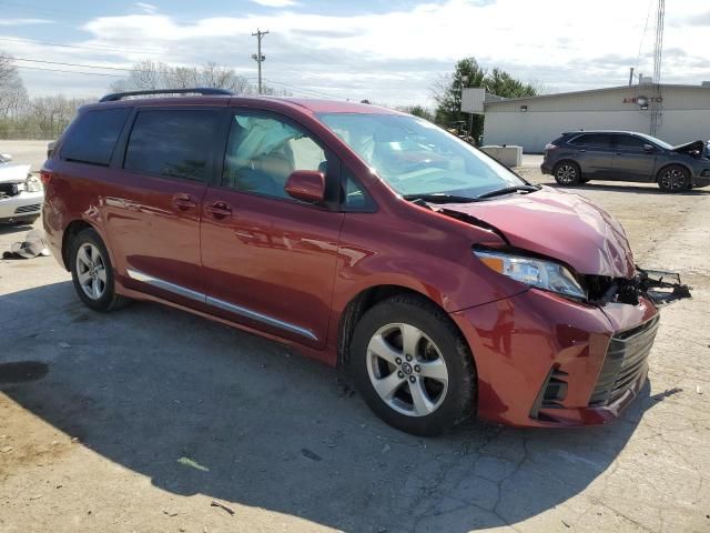 2018 Toyota Sienna LE