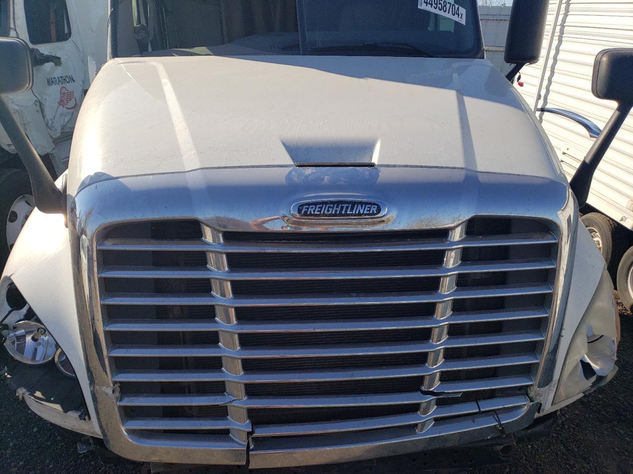 2015 Freightliner Cascadia 125