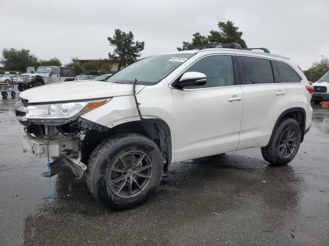 2017 Toyota Highlander SE