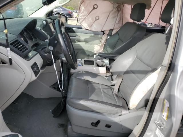 2011 Volkswagen Routan SEL