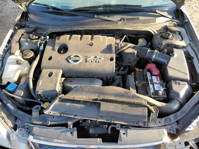 2004 Nissan Altima Base