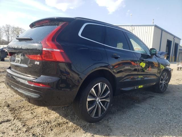 2022 Volvo XC60 B5 Momentum