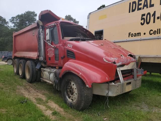 2005 Mack 700 CV700