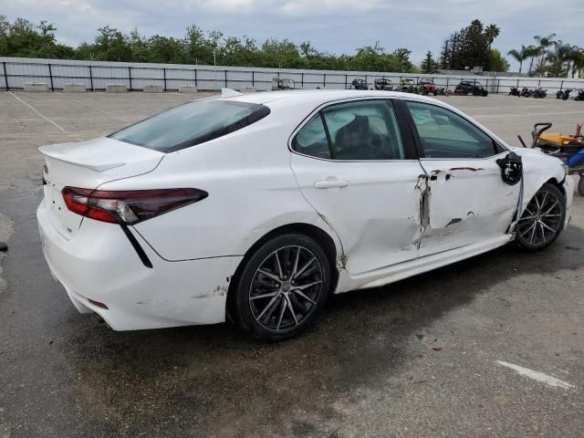 2022 Toyota Camry SE