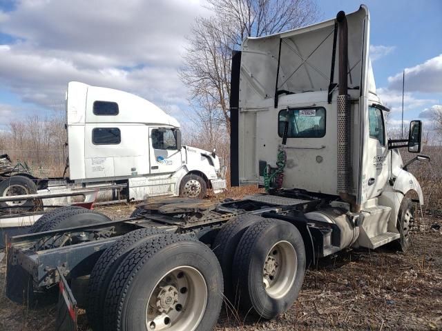 2017 Kenworth Construction T680