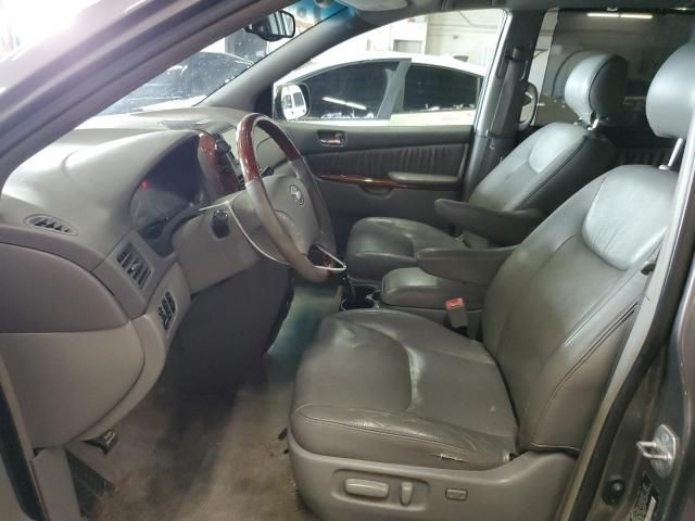 2005 Toyota Sienna XLE