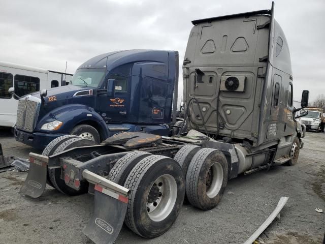 2020 Freightliner Cascadia 126