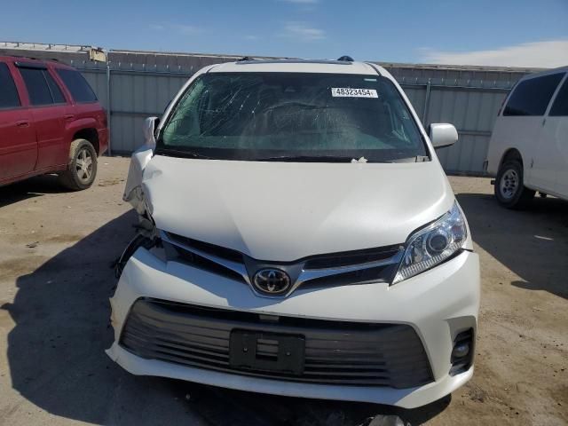 2020 Toyota Sienna XLE