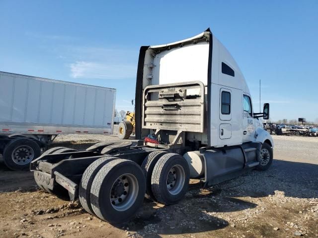 2017 Kenworth Construction T680