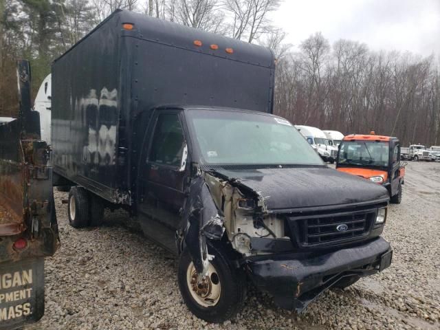 2004 Ford Econoline E350 Super Duty Cutaway Van