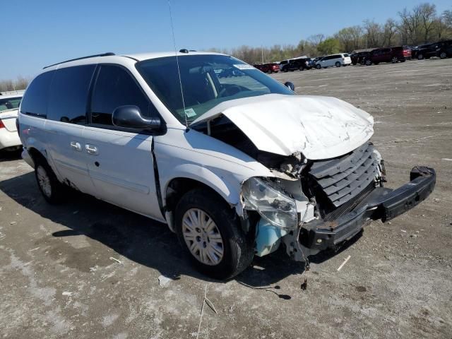 2005 Chrysler Town & Country LX