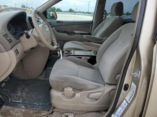 2004 Toyota Sienna CE