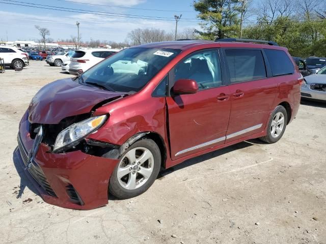 2018 Toyota Sienna LE