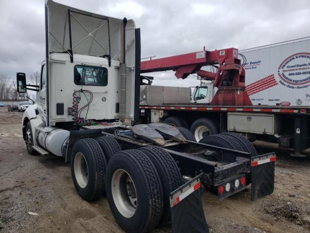 2017 Kenworth Construction T680