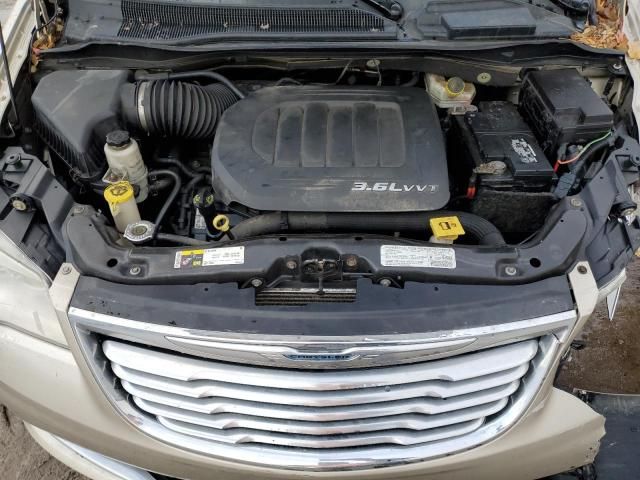 2013 Chrysler Town & Country Touring L