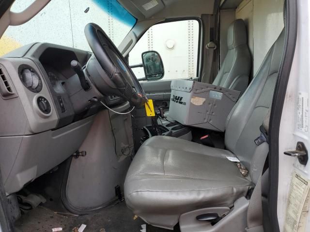 2016 Ford Econoline E350 Super Duty Cutaway Van