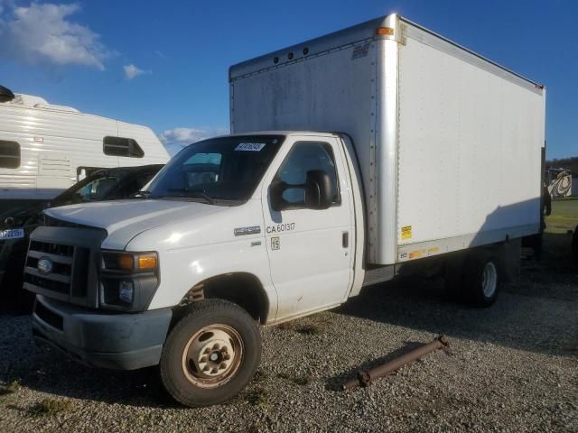 2013 Ford Econoline E450 Super Duty Cutaway Van