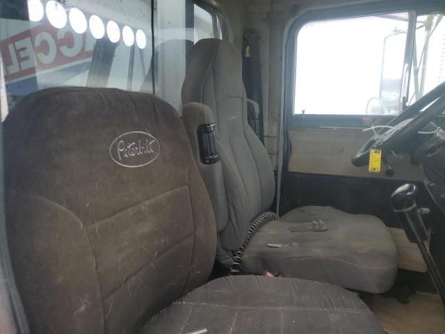 2004 Peterbilt 379 Semi Truck