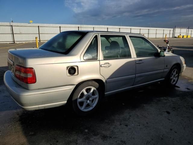 2000 Volvo S70 Base