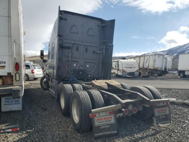 2018 Freightliner Cascadia 126 Semi Truck