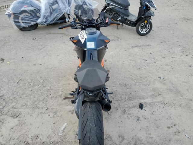 2022 KTM 1290 Super Duke R