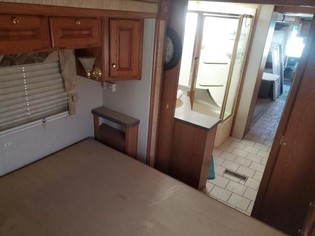 2002 Monaco 2002 Roadmaster Rail Raised Rail