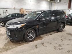 Salvage cars for sale from Copart Milwaukee, WI: 2017 Toyota Highlander SE