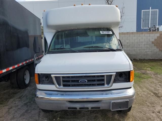 2007 Ford Econoline E450 Super Duty Cutaway Van