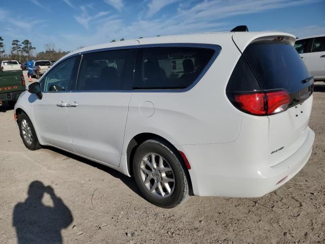 2022 Chrysler Voyager LX