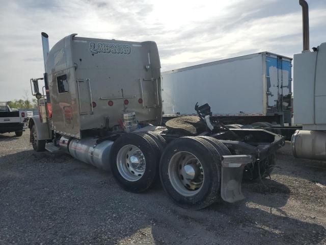 2014 Peterbilt 389 Semi Truck