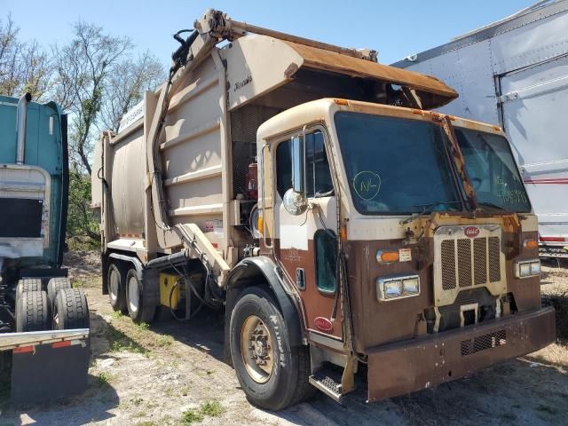 2014 Peterbilt 320